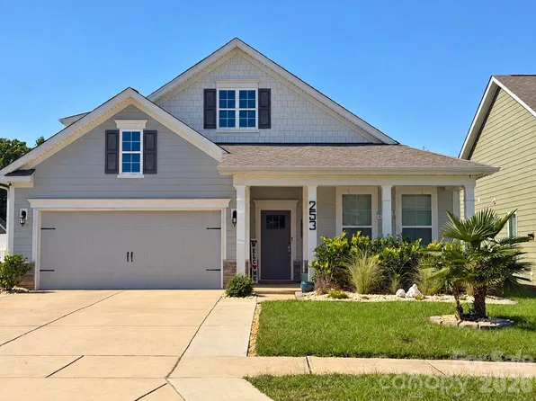 253 Robinwood Ln, Lake Wylie, SC 29710