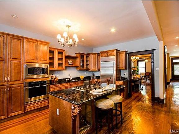4th image of 3421 Pestalozzi St