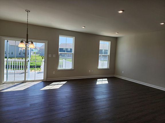 4th image of 739 Flint Dr