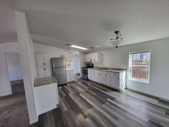 4th image of 329-331 NW Hemlock Ct #329