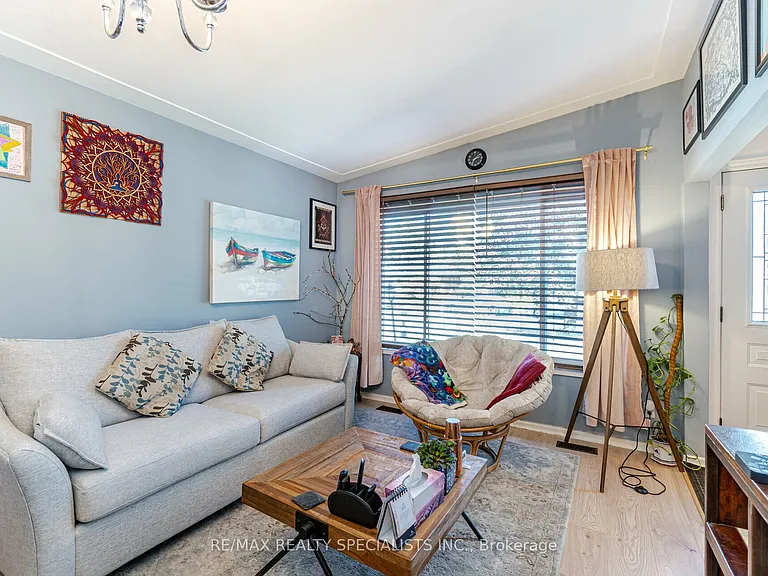22 Balmoral Dr — Photo 7