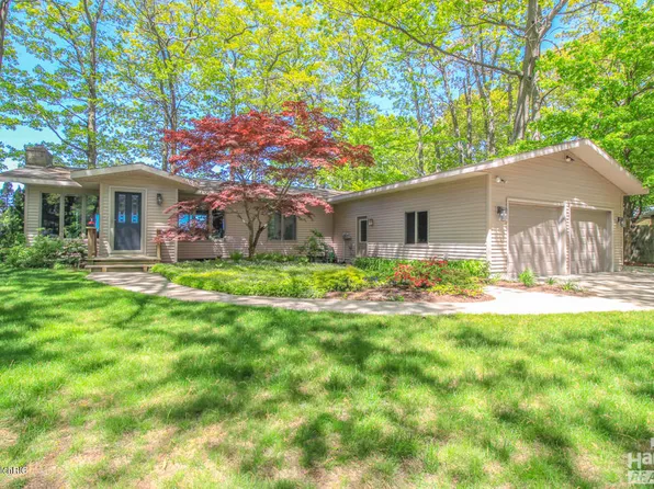 2553 Scenic Dr, Muskegon, MI 49445