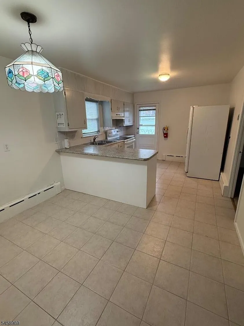 2 bed, 1.0 bath, $2,200 — Photo 4