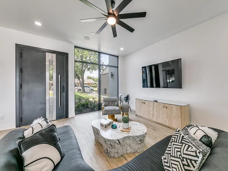4438 Bonham St — Photo 4