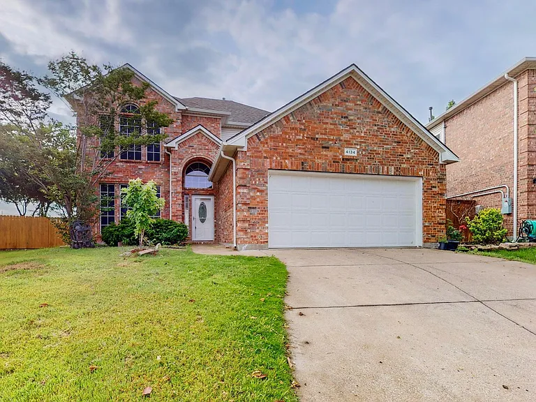 4134 Petersburg Dr — Photo 1