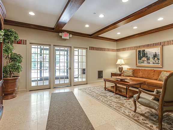 3rd image of 1800 Amberley Ct APT 109