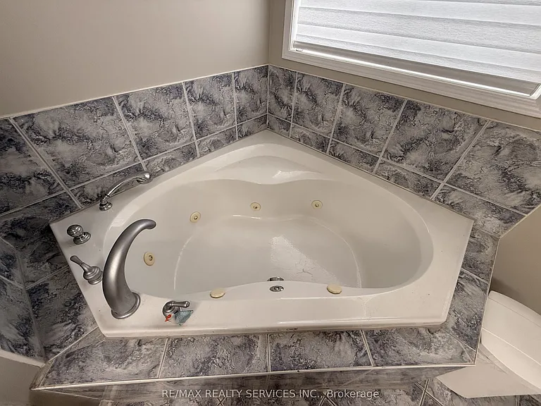 36 Burnt Elm Dr — Photo 21