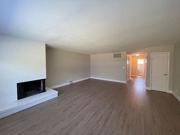 4th image of 2135 Ascot Dr APT 9