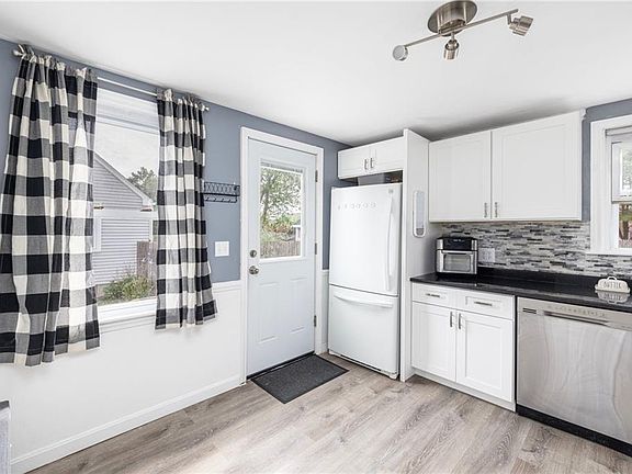 4th image of 117 Calderwood Dr