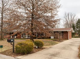 376 Medina Dr, Saint Louis, MO 63122