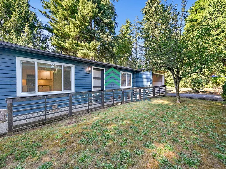 528 NE Serpentine Pl — Photo 19