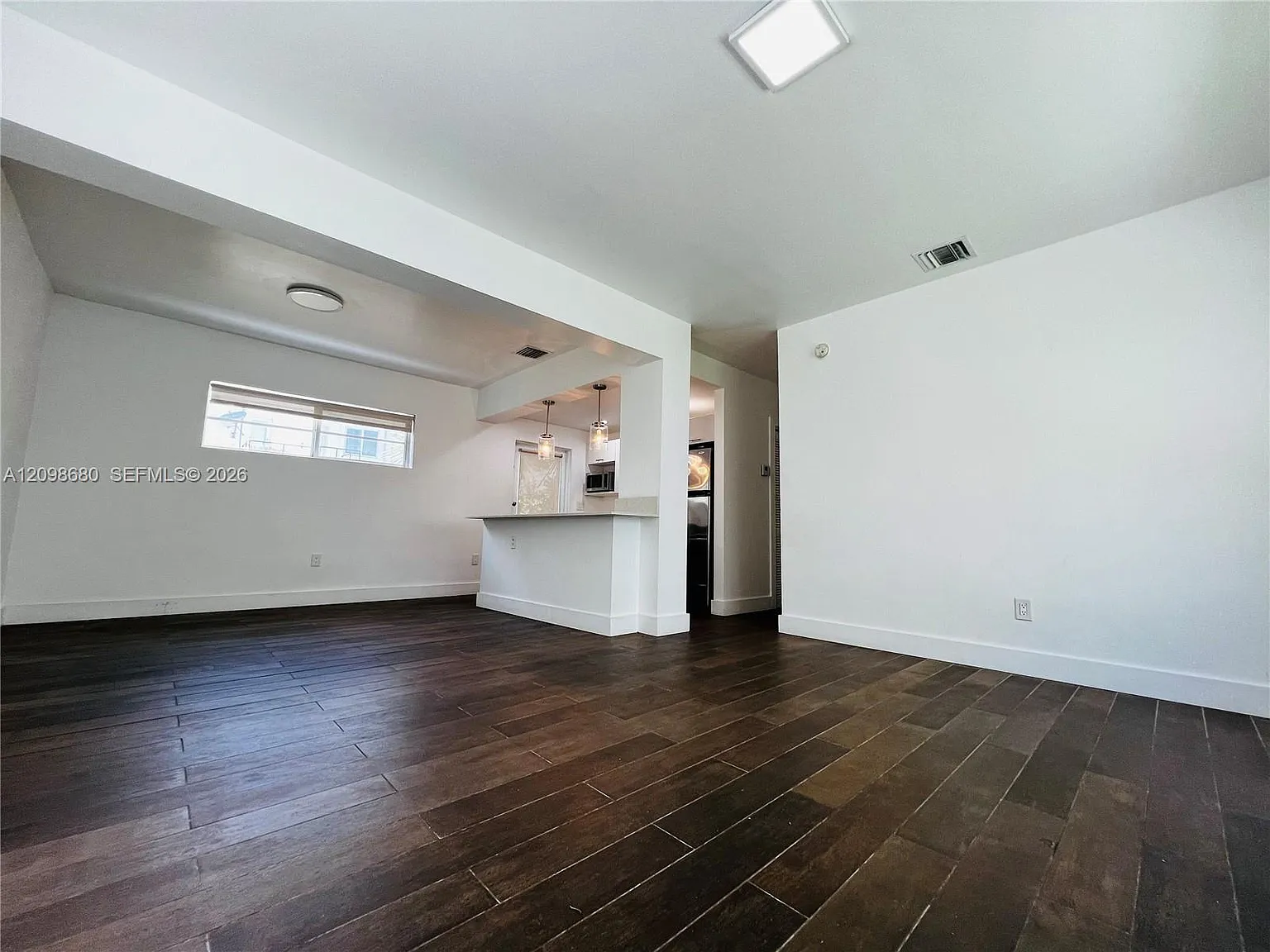 1001 Bay Dr — Photo 2