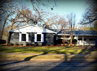 1704 Robin Rd, Pantego, TX 76013