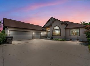 130 McKenzie Rd, Mukwonago, WI 53149