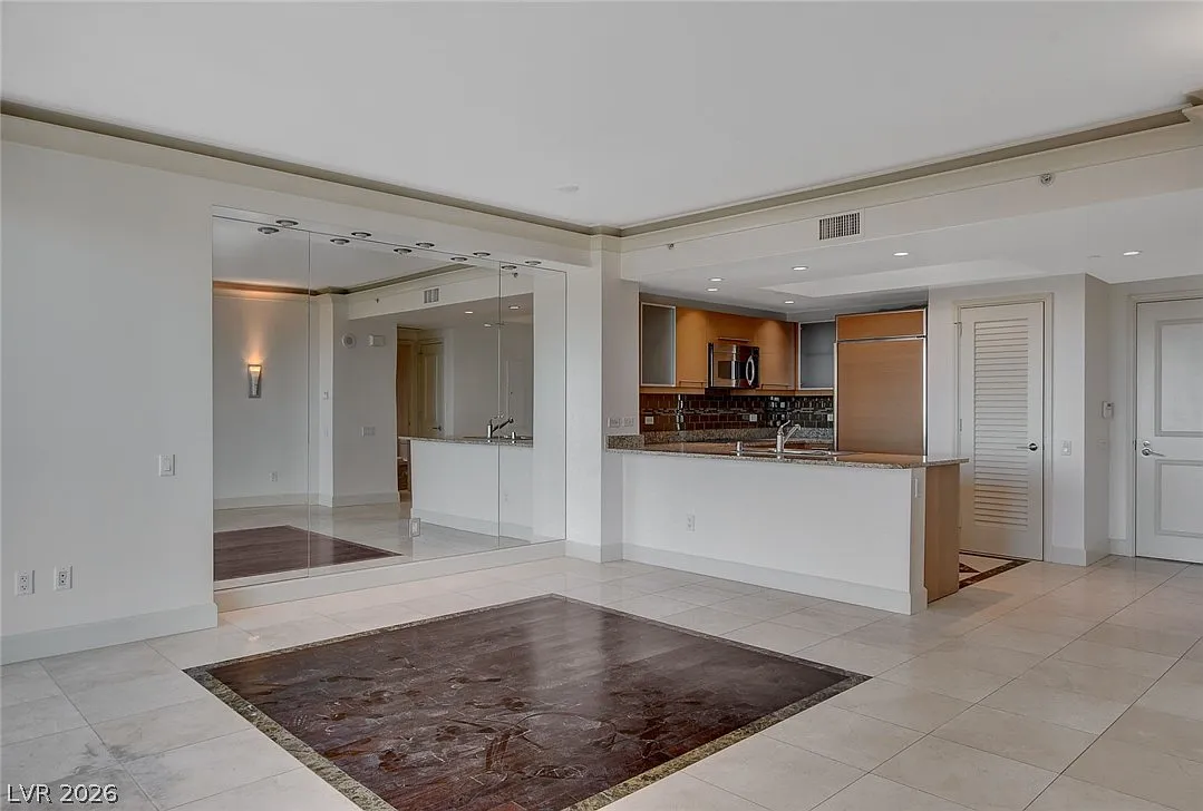 1 bed, 1.5 bath, 814 sqft, $2,140 — Photo 3