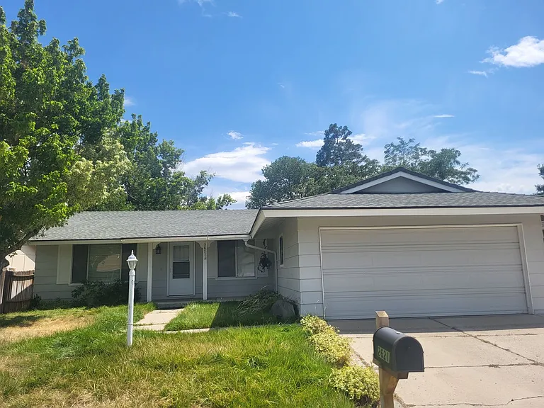 2621 Woodcrest Ln — Photo 1