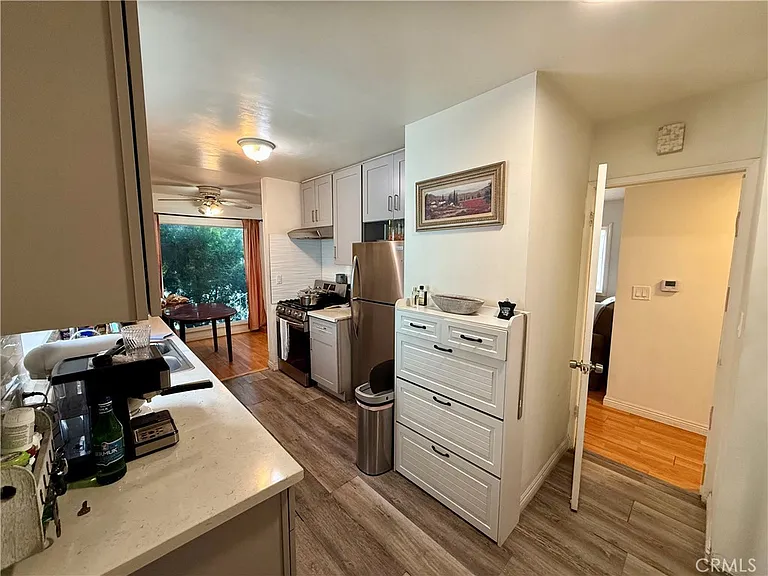 408 N Pacific Ave — Photo 2