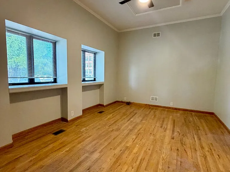 900 N Western Ave — Photo 1