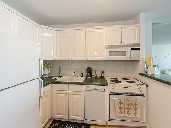 2nd image of 88 W Schiller St APT 807L