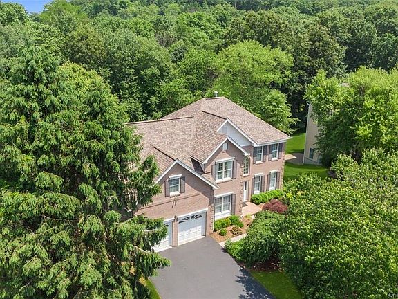 5th image of 17 Carlton Dr