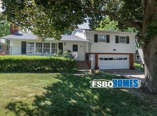 1623 Skyline Dr, Bettendorf, IA