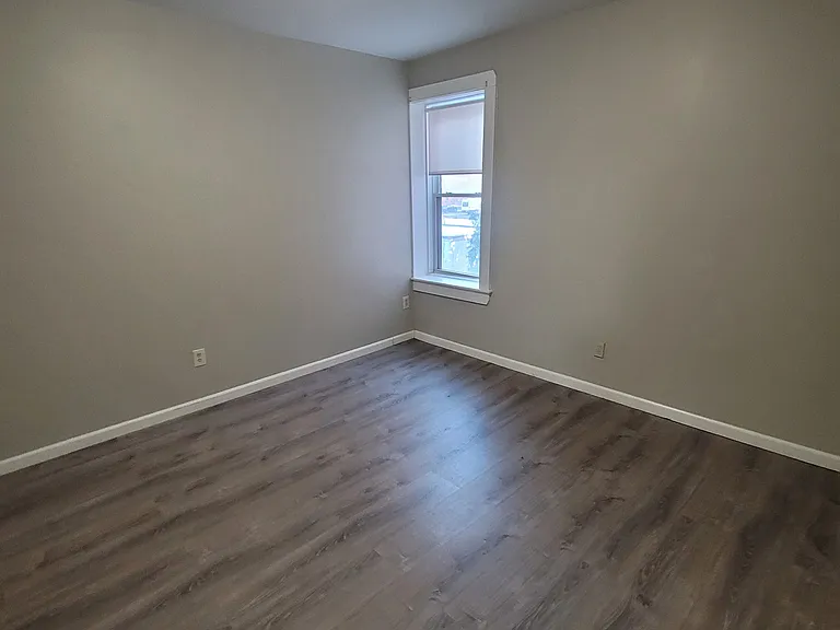 649 S Summer St #2L — Photo 6