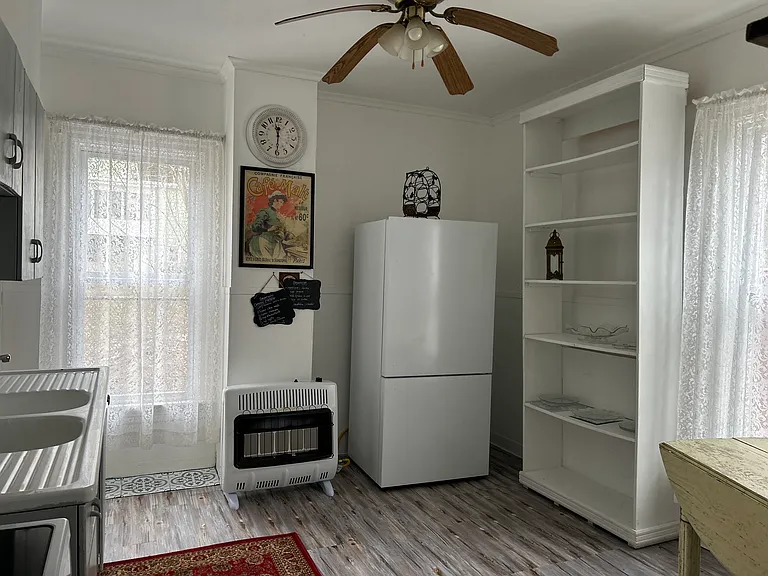 620 E Gansevoort St — Photo 13