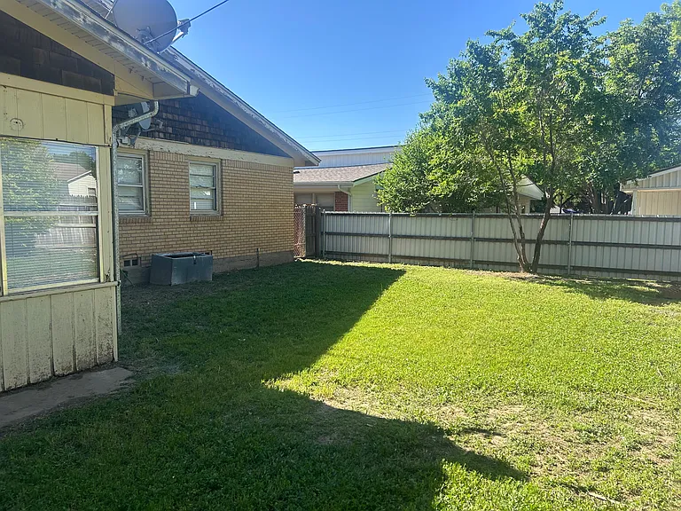 1706 Pecos St — Photo 14