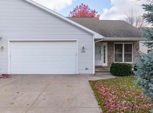 2330 N Cloudview Dr, Appleton, WI 54914