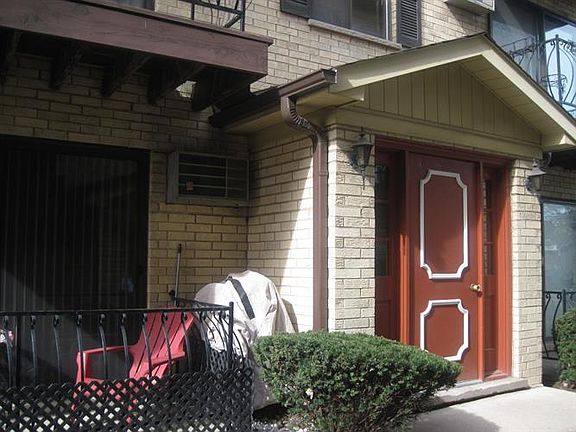 2nd image of 2135 N Harlem Ave Rear 126