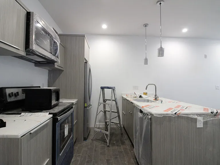 433 N 35th St #1R — Photo 2