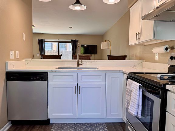 3rd image of 480 Samoa Dr
