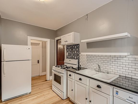 5th image of 793 Ashland Ave #1