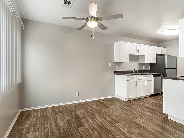 Kentwood Apartments — Photo 33