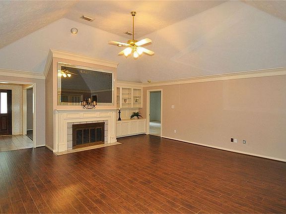 3rd image of 19811 Caroling Oaks Ct