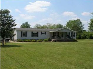 120 Cedar Ln, Moundville, AL 35474