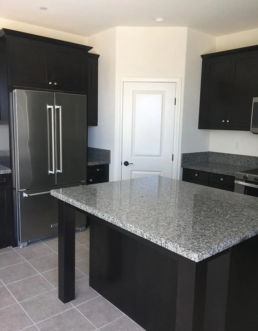 4 bed, 2542 sqft, $4,980 — Photo 4