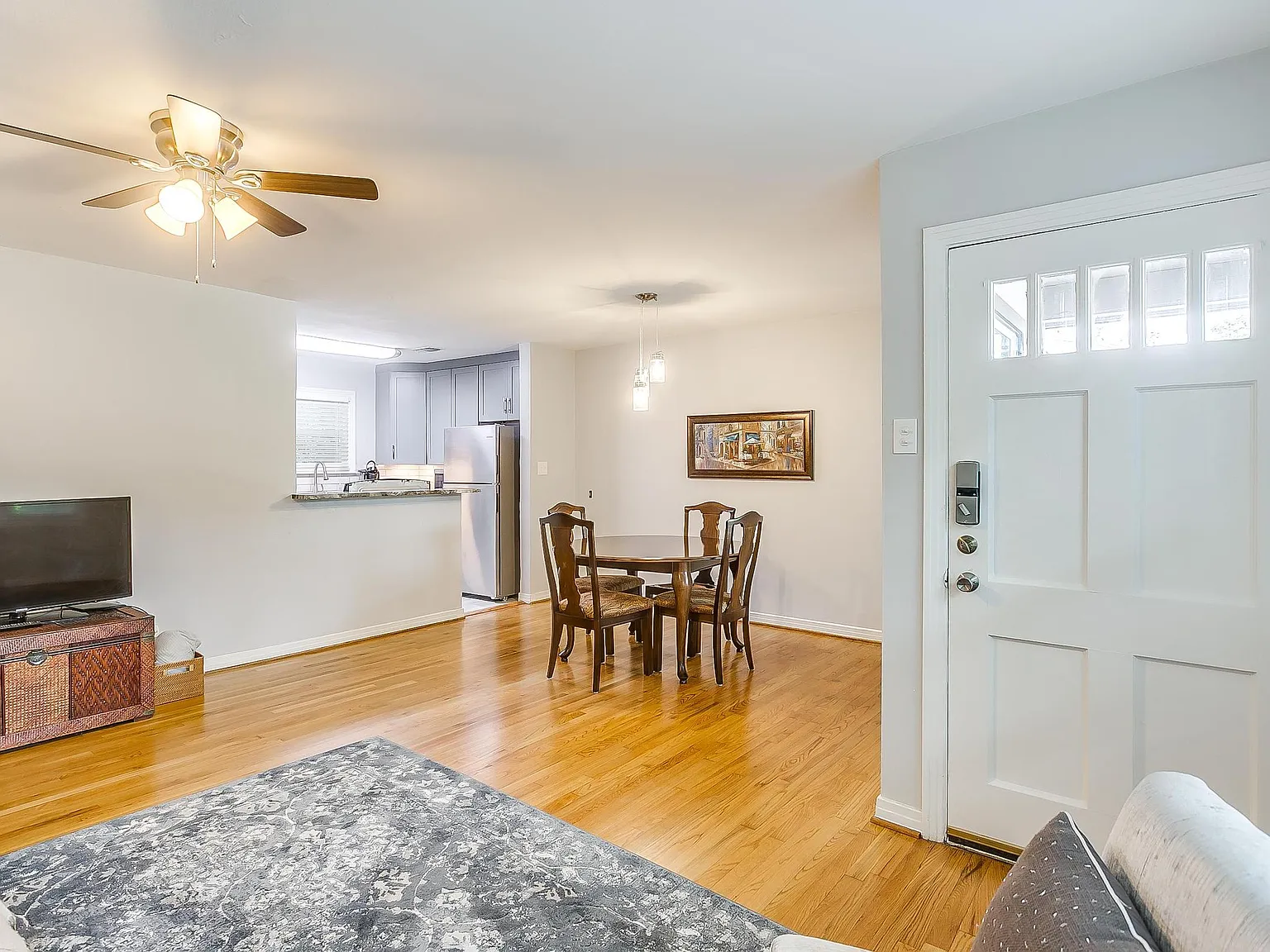 2 bed, 900 sqft, $1,800 — Photo 4