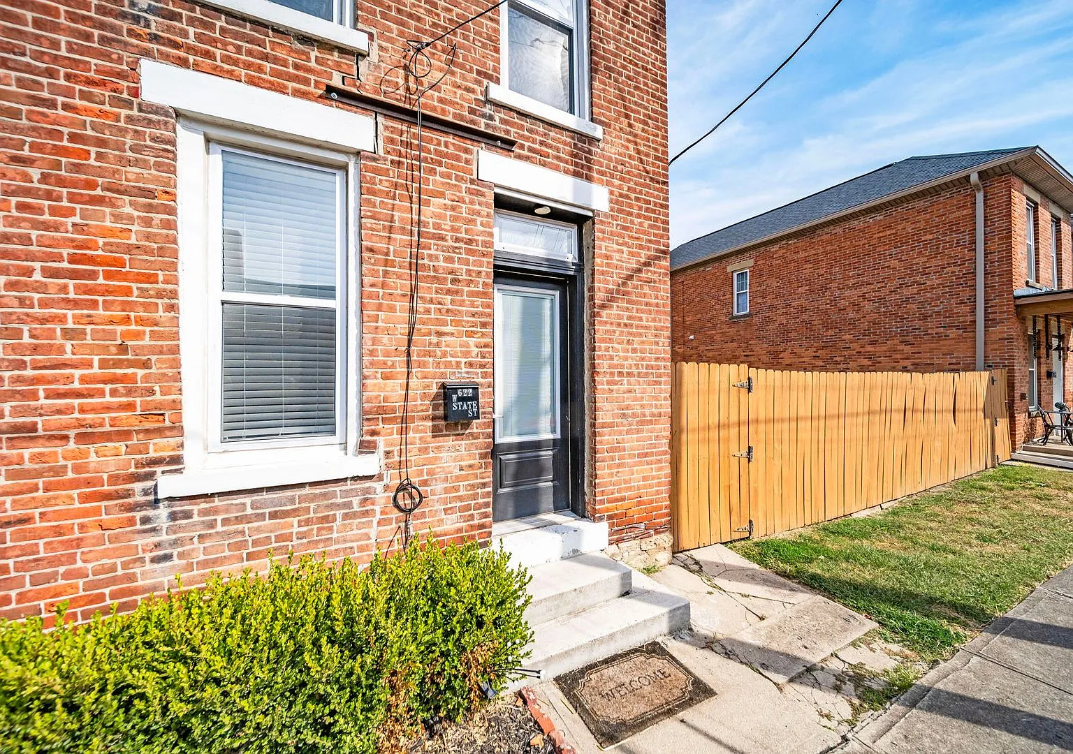 East Franklinton Artist District! Sunny Newly Renovated Home On Double Lot — Photo 2