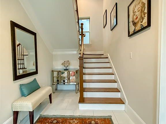 3rd image of 935 W 24th St #C