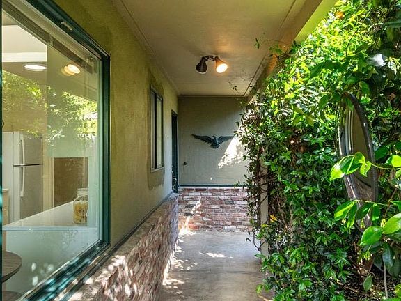 4th image of 546 Jackson Dr