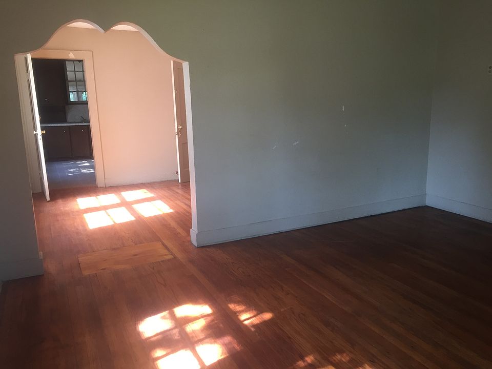Living looking into bedroom