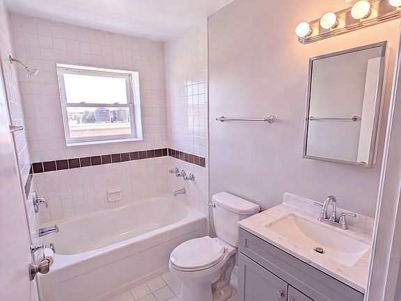 3rd image of 4010-4014 3rd St SE #4014-203