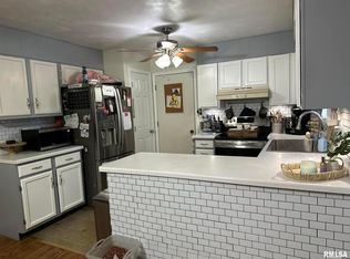 2645 S Broadway Ave, Salem, IL 62881