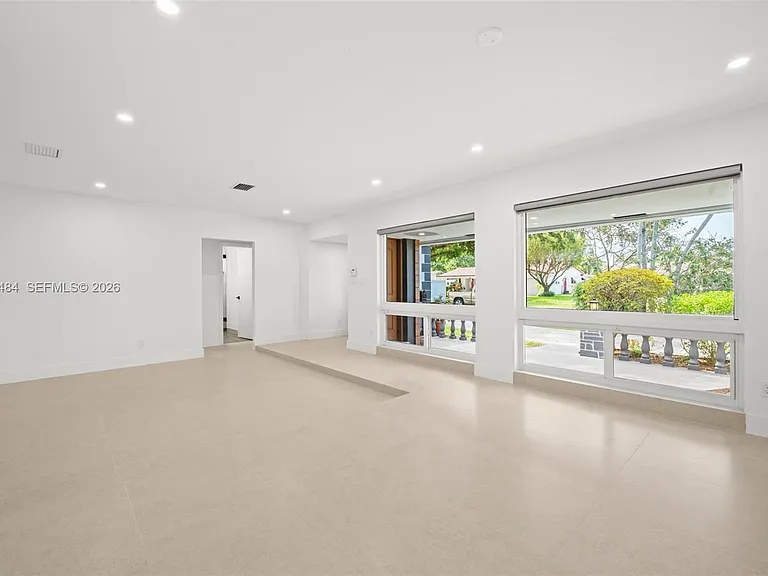 5421 Buchanan St — Photo 10