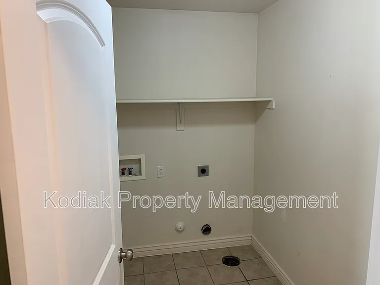 312 N Greenwich Dr — Photo 18