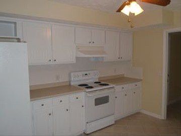 http://www.propertyboss.net/CustomerImages/EXCALIBR_92531/media/Properties/2424%20Chauncey%20Lane%20SW%20(23DE)/zsmall_P4040002.jpg