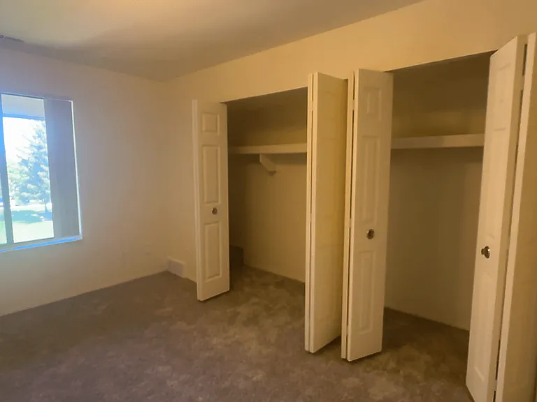 Lakeside Village Apartments — Photo 149