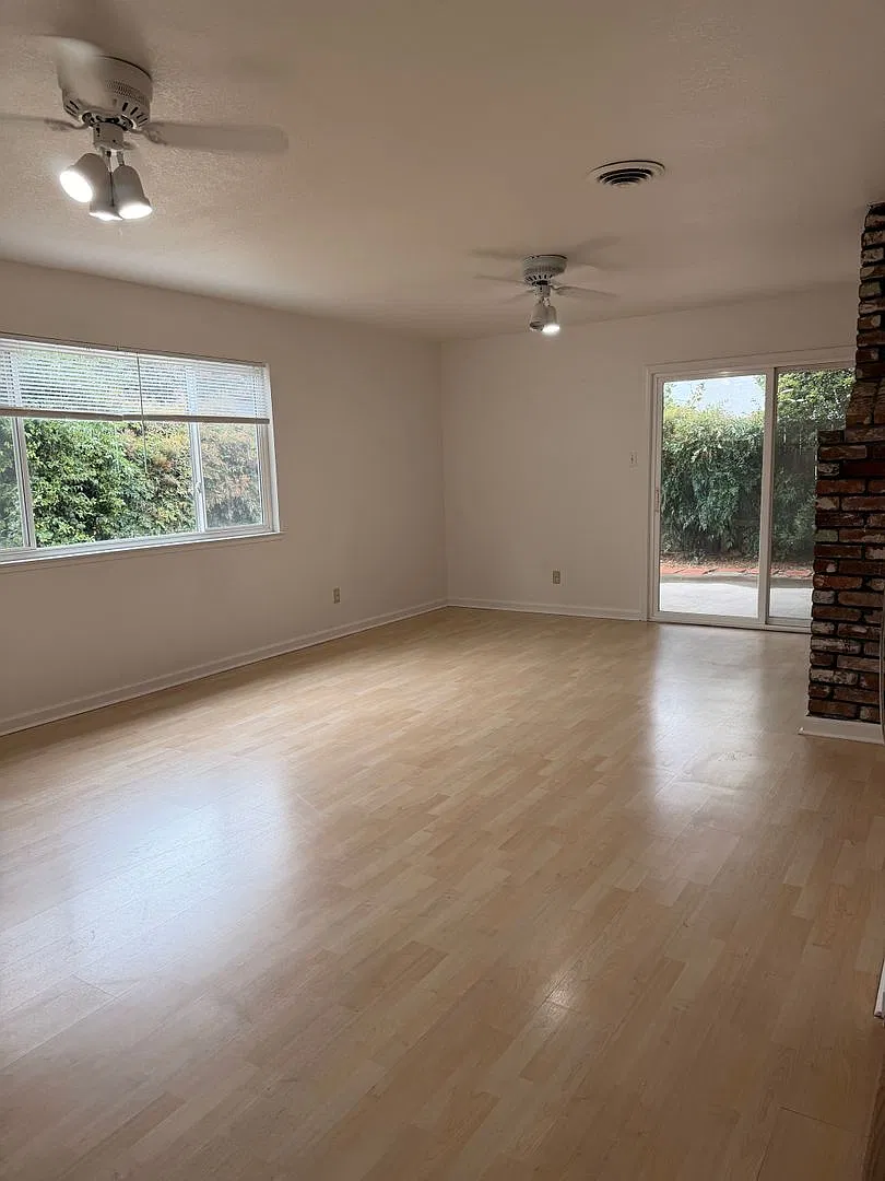 **Beautiful 4-Bedroom Home in Desirable Elk Grove Neighborhood — Photo 4