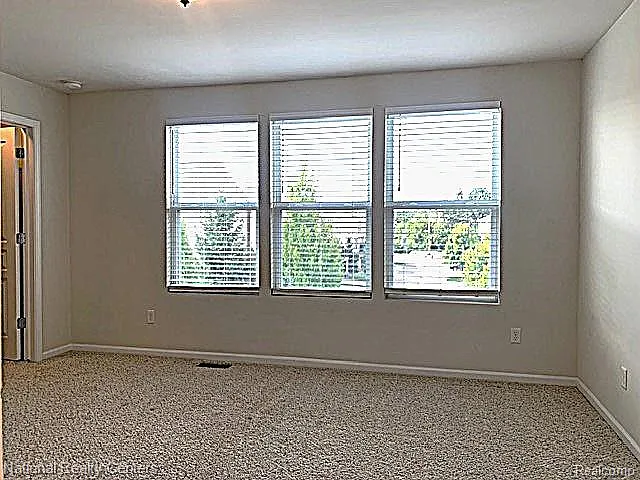 44635 Ellery Ln — Photo 6